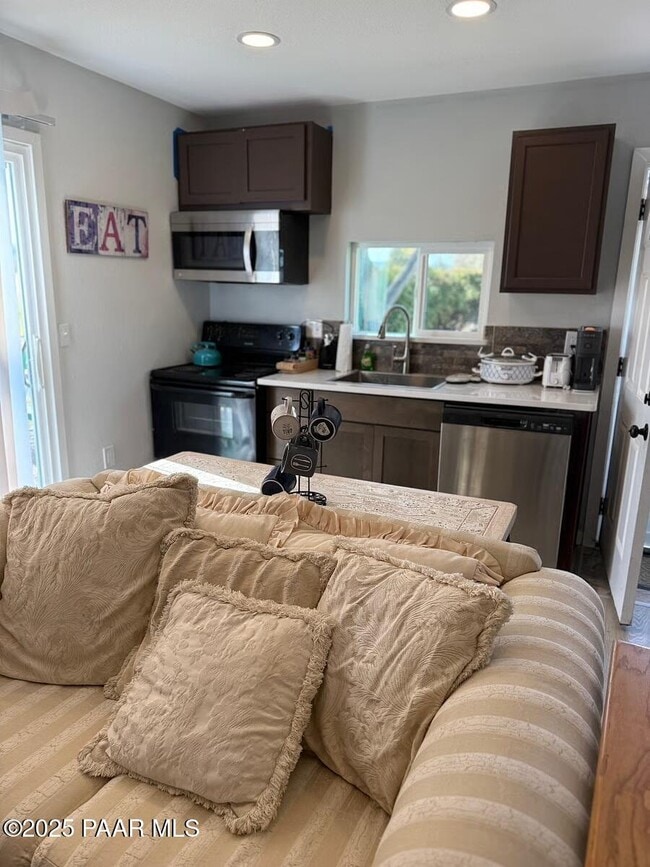 Building Photo - 1 Bar Heart Dr