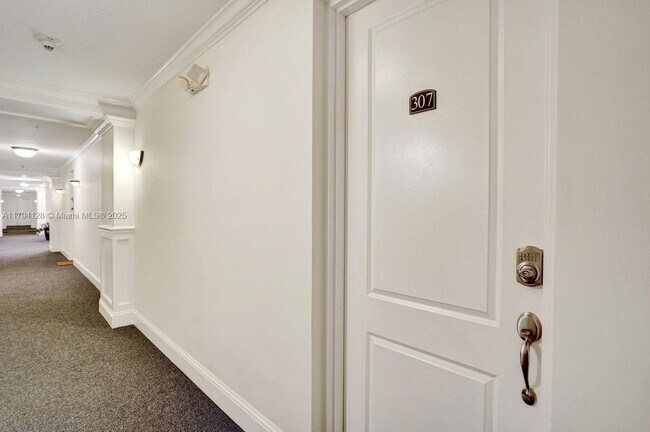 Building Photo - 226 N Latitude Cir