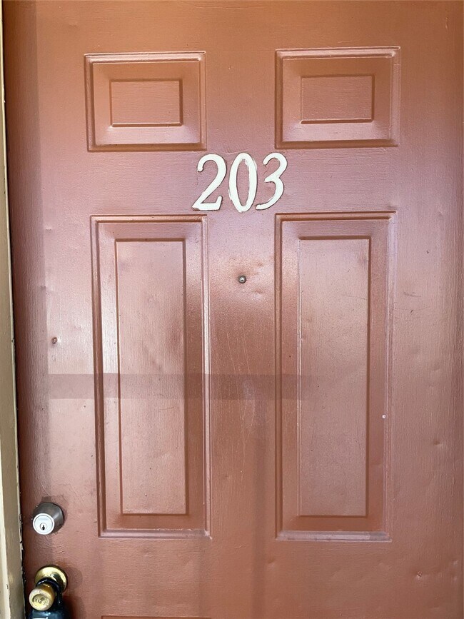 Primary Photo - 4710 Airport Blvd