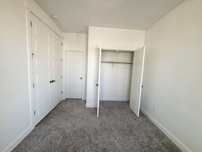 Building Photo - 6086 W Esker Terrace Ln