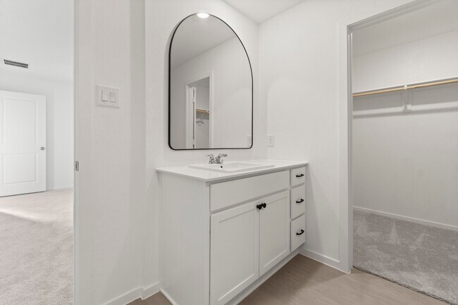 Building Photo - 25429 Carnation Ct