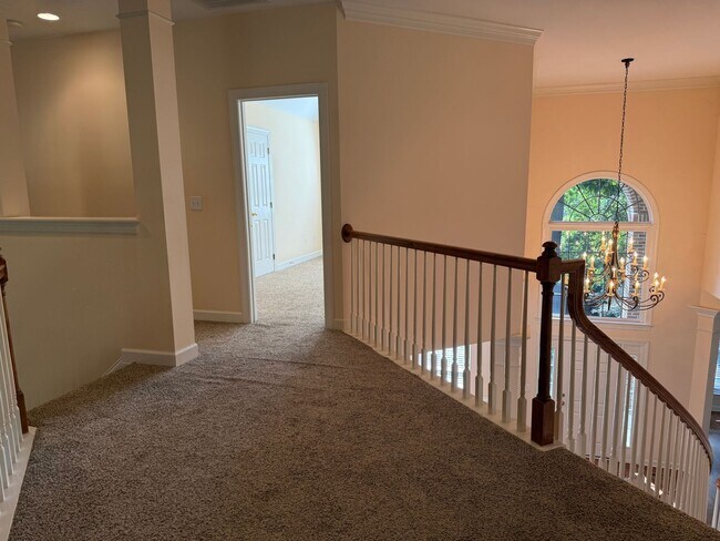 Building Photo - Stunning, Elegant Residence in Chapel Hill...
