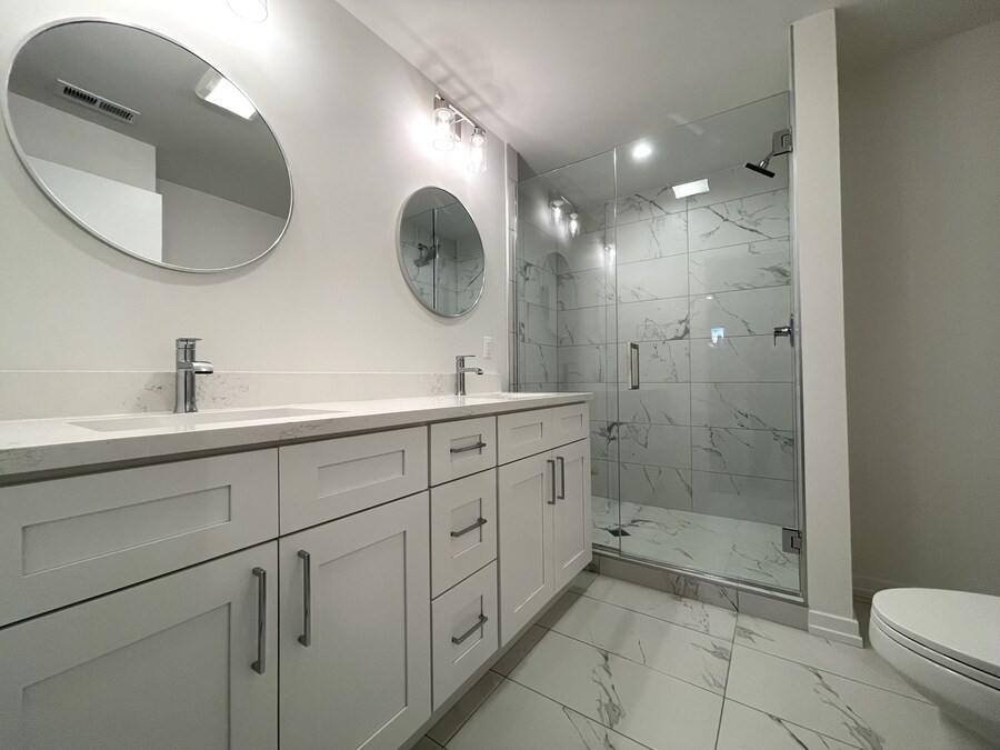 Building Photo - 822 N Winchester Ave