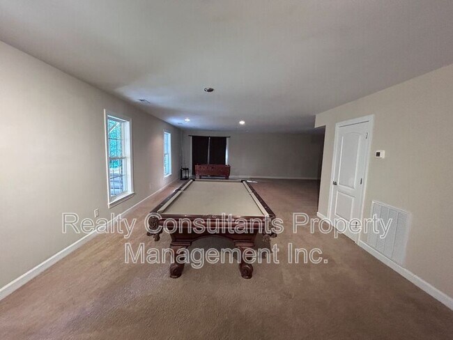 Building Photo - 4540 Pebble Lake Dr