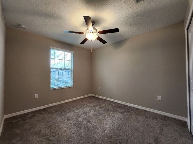 Building Photo - Gorgeous 4-Bedroom, 2.5-Bathroom Home in Riverview