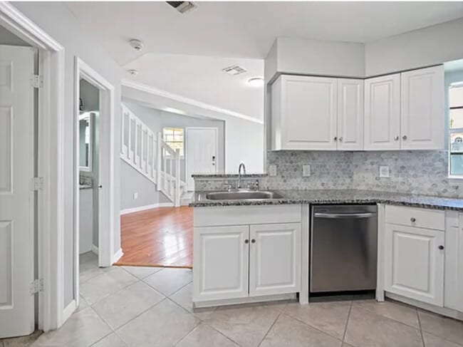 Building Photo - 750 Olympic Cir