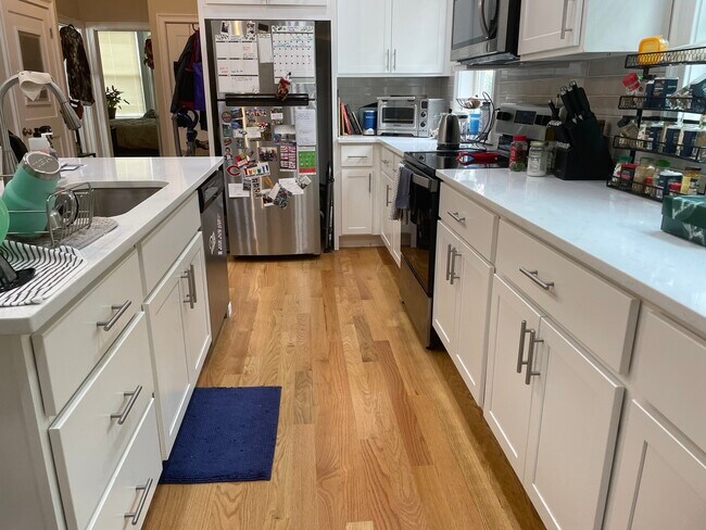 Primary Photo - 60 Foster St