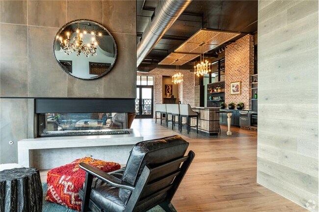 Building Photo - 402 Guadalupe St