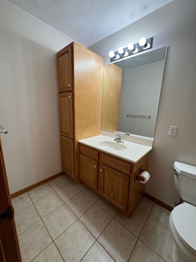 Building Photo - Large 3 Bedroom 2.5 Bathroom Townhouse in Burrell School District - Next to Hillcrest Country Club