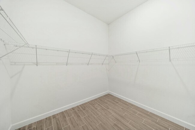 Building Photo - 601 SE Fascino Cir