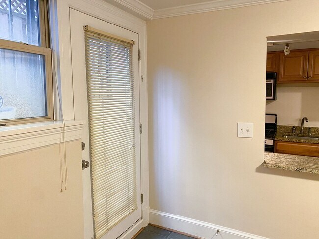 Building Photo - Spacious 1BR Apartment w/ Private Patio in...
