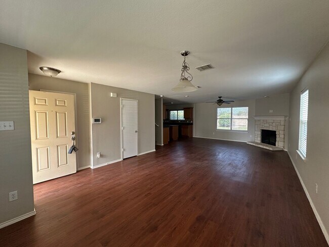 Building Photo - **Available 6/6/25**