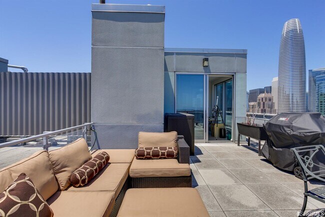 Building Photo - 631 Folsom St