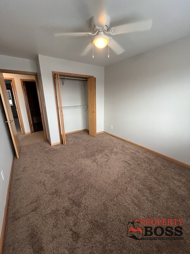 Building Photo - 925 W 89th Pl