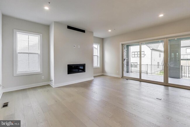 Building Photo - 6921 Renita Ln