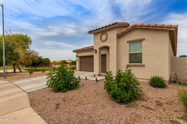 Building Photo - 1610 E Jardin Pl