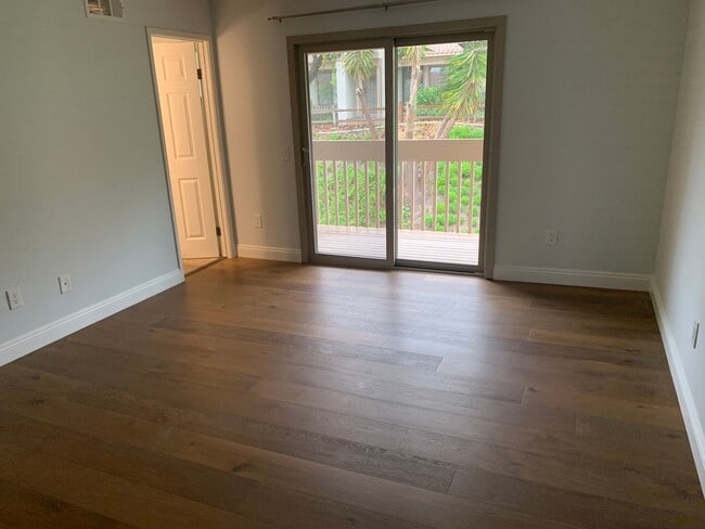 Building Photo - NEW! 3BD/2.5BA Townhome Available in Carls...
