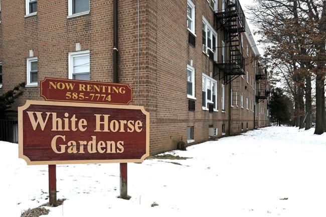Building Photo - White Horse Gardens