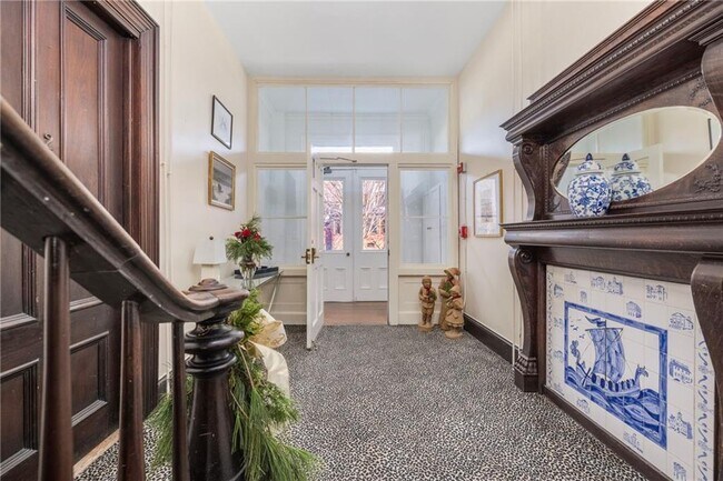 Building Photo - 67 Perry St