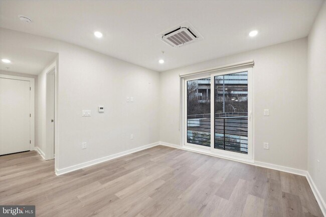 Building Photo - 3449 Scotts Ln