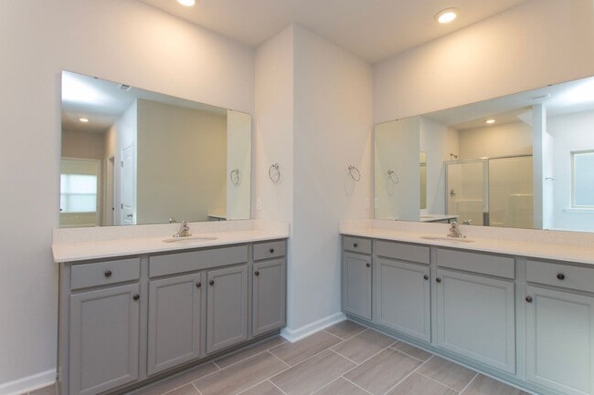 Building Photo - 28346 Saddle Spgs Dr NW