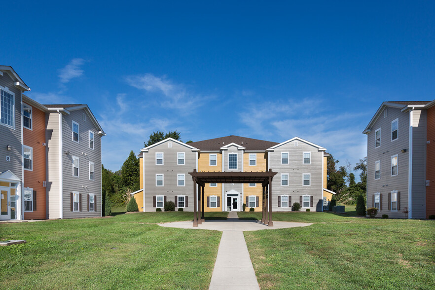 Building Photo - The Reserve at Saluki Pointe