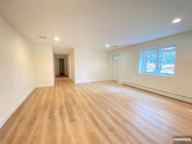 Building Photo - 517A Lawn Ave