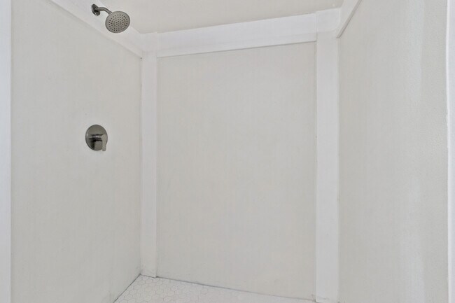 Building Photo - 527 Glade Ct