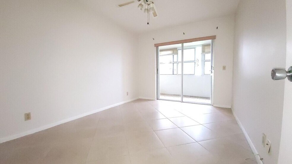 Building Photo - 165 Canterbury G