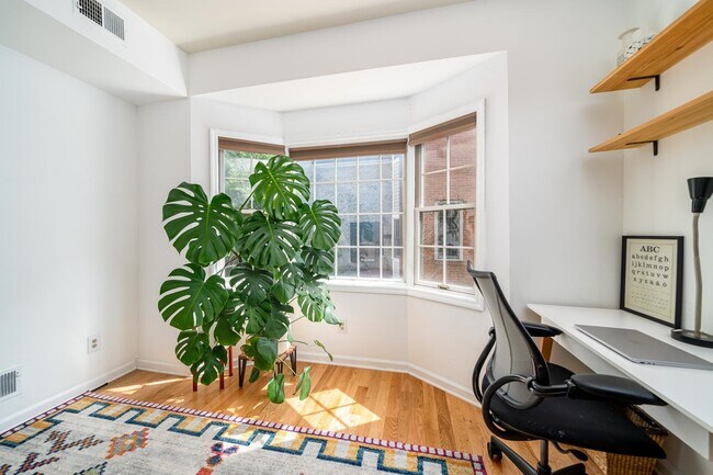 Building Photo - 456 9th St
