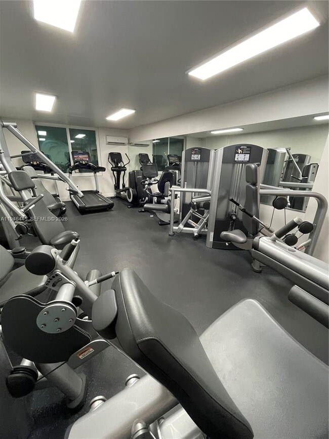 Building Photo - 919 Hillcrest Dr