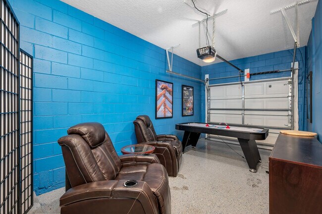 Building Photo - 875 Assembly Ct