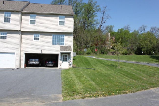 Building Photo - 231 Bethel Dr