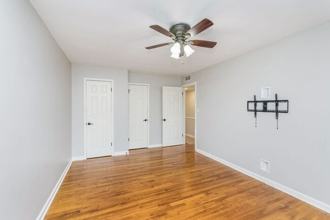 Building Photo - Fantastic 4 Bedroom Home In Great North Indy Location!
