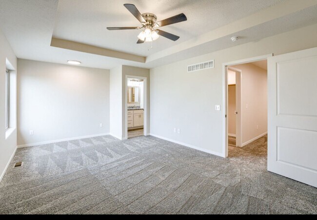 Building Photo - Spacious 2-Story with 3 bedrooms/2.5 bathrooms