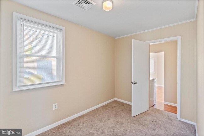 Building Photo - 1224 Guildford Rd