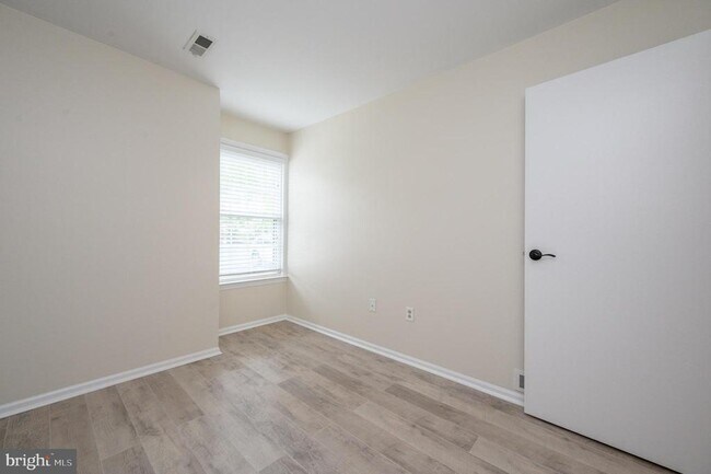 Building Photo - 17 Chelmsford Ct