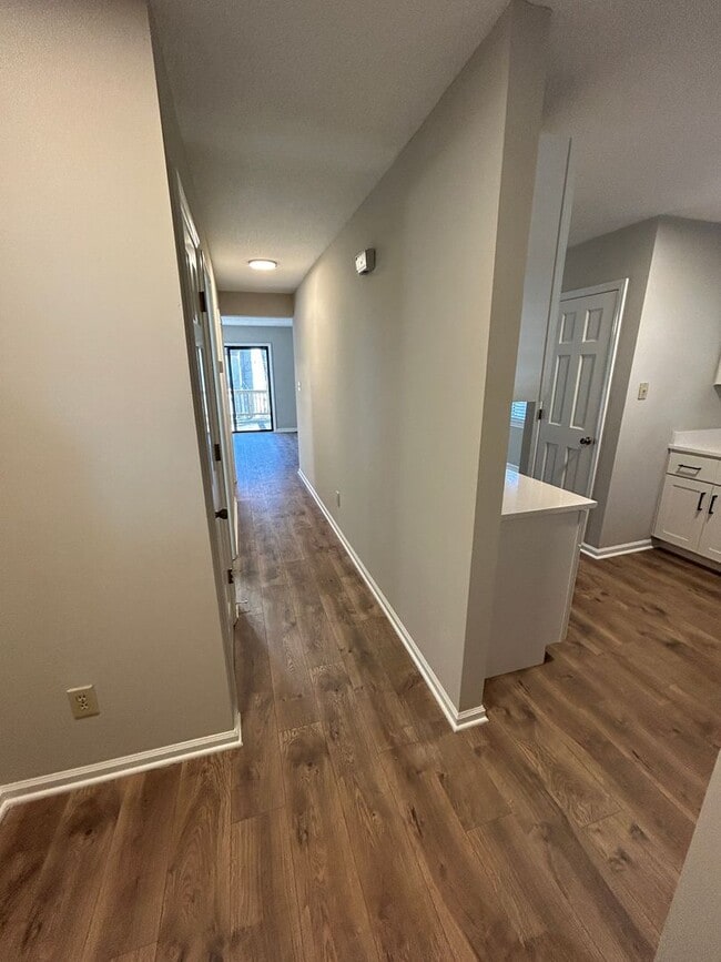 Building Photo - 6528 Thetford Ct