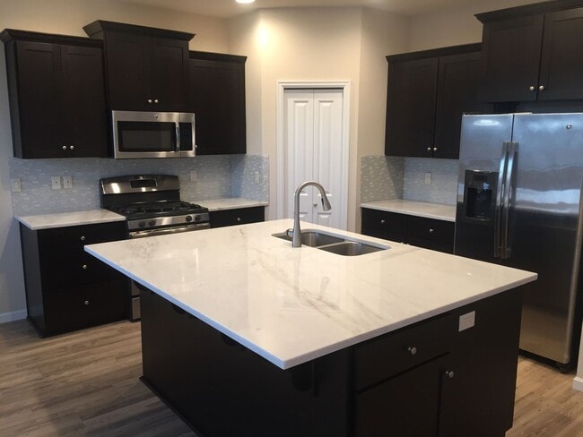 Building Photo - 2896 Northwest San Pedro Avenue