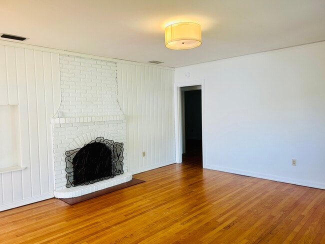 Building Photo - 1258 Monterey St