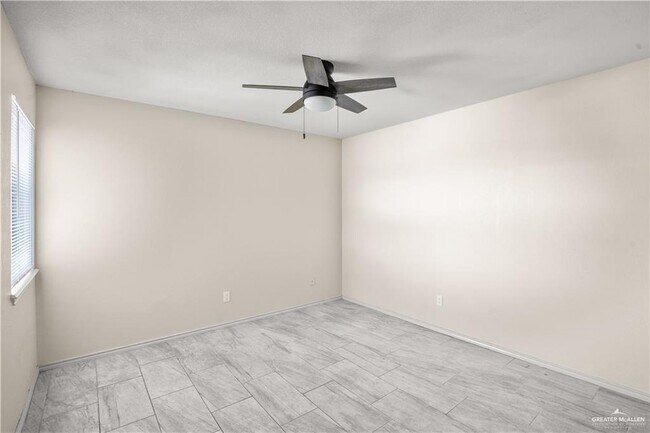 Building Photo - 1802 Oasis Dr