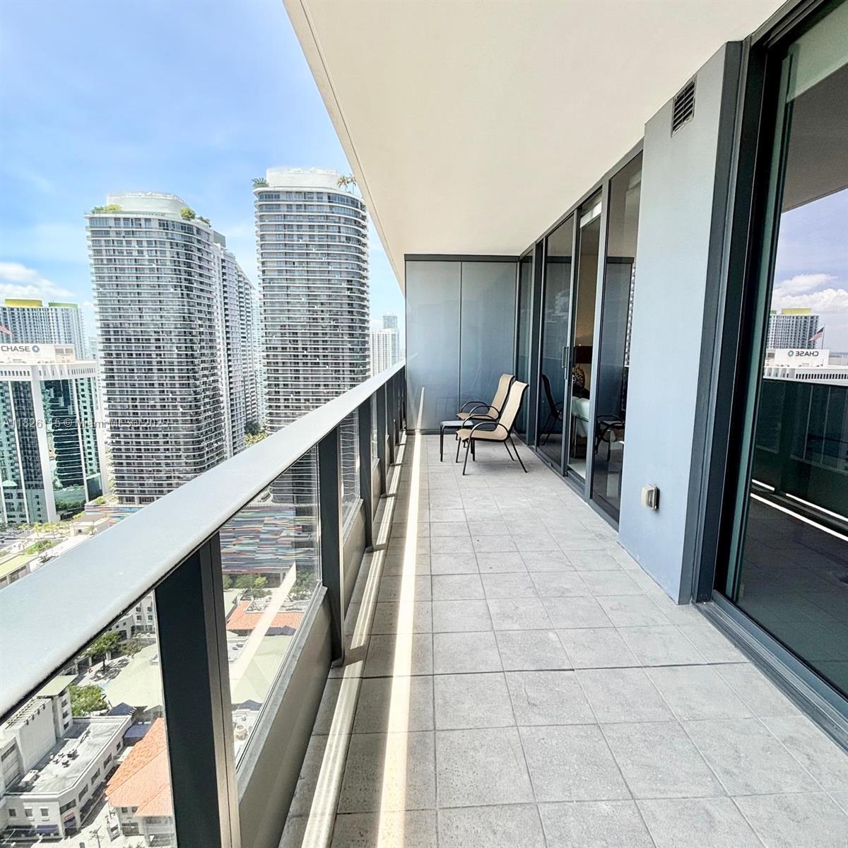 Building Photo - 1000 Brickell Plz