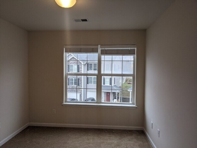 Building Photo - 3 Bedroom Townhouse for Rent in Waynesboro!