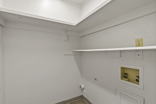 Building Photo - 5440 Viceroy Dr