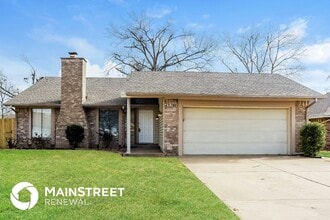 Building Photo - 300 3 Oaks Dr