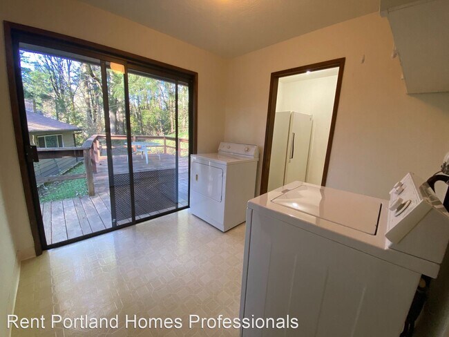 Building Photo - 4 br, 2 bath House - 10275 SE Hillcrest Drive