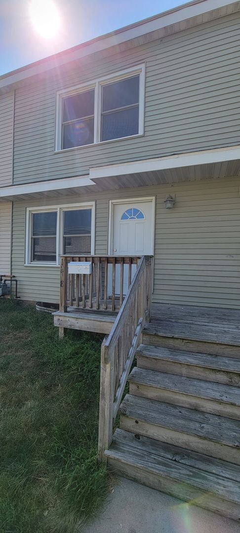 Building Photo - 3 Bed 1 Bath Townhouse