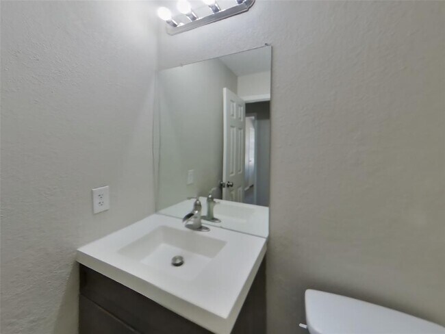 Building Photo - 1302 Texas Oak Way