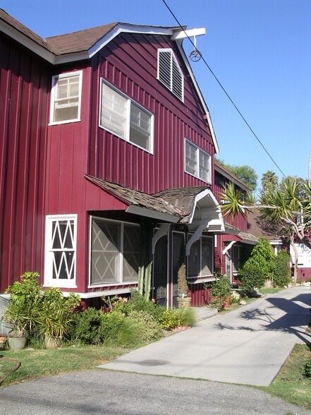 Apartment Building (4 units) - 4111 Wade St