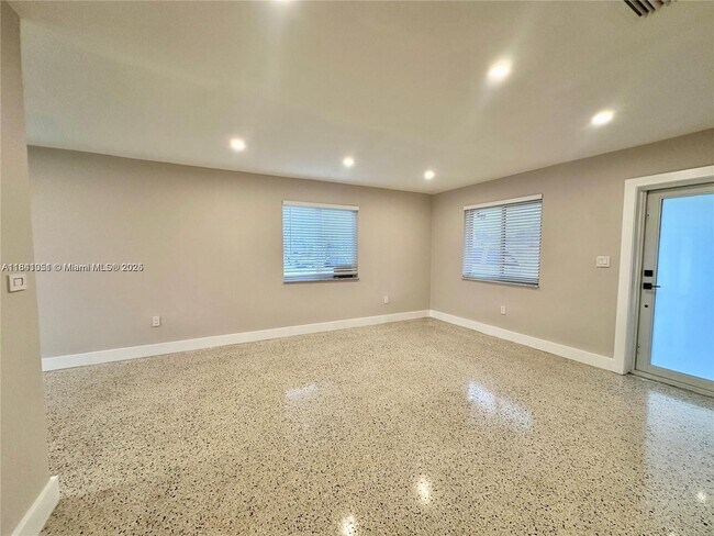 Building Photo - 10302 NW 35th Ct